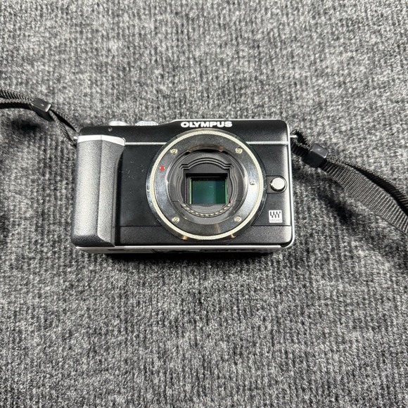 Olympus Other - Olympus Pen E-PL1 Digital Camera w/ Extra Battery + Charger W/32 Gb Sd No Flash